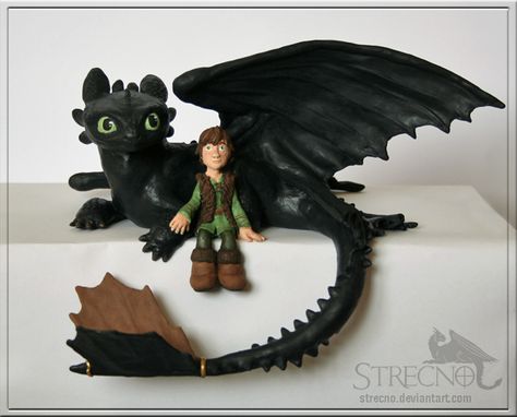 Here is part two (part one ) of the commission for ~oTTze she wanted a Ledge Sitter Figurine of Toothless and Hiccup together ^^ I still need to varnish it…and I plan to make Toothless eyes ... Toothless Sculpture, Toothless Eyes, Toothless And Hiccup, Toothless Drawing, Rayquaza Pokemon, Toothless Night Fury, Dragon Cakes, Dragon Cake, Dragon Tea