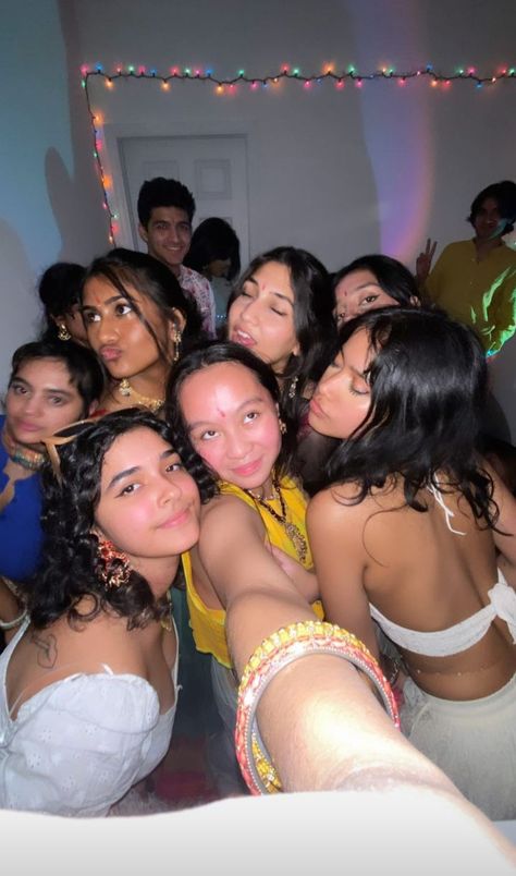 Diwali Group Photo, Desi Events With Friends, Desi Party Vibes Aesthetic, Diwali Party Aesthetic, Farewell Poses With Friends, Farewell Photo Ideas, Farewell Aesthetic, House Party Aesthetic, Sweet 16 Pictures