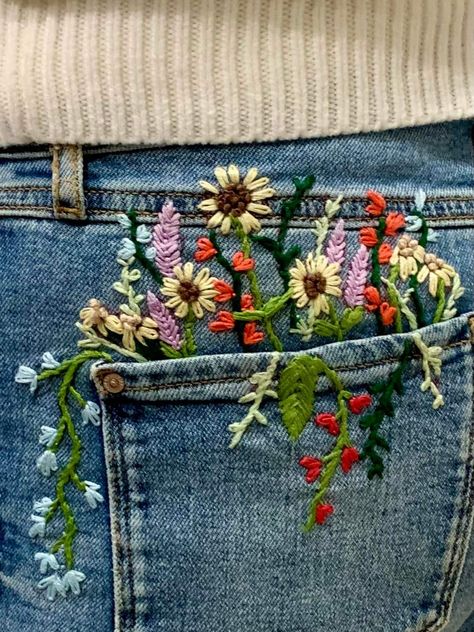 Easy Embroidery Patterns, Denim Jacket Embroidery, Embroidery Jeans Diy, Clothes Embroidery Diy, Denim Embroidery, Diy Embroidery Designs, Easy Embroidery, Embroidery Stitches Tutorial, Hand Embroidery Projects