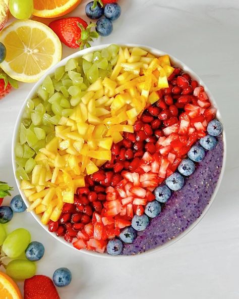 Rainbow Superfruit Smoothie Bowl - Claire Bear Bites Rainbow Buddha Bowl, Rainbow Nourish Bowl, Perfect Smoothie Bowl, Tropical Fruit Smoothie Bowl, Tropical Smoothie Açaí Bowl, Rainbow Ceramic Bowl, Vegan Breakfast Easy, Mango Chunks, Rainbow Fruit