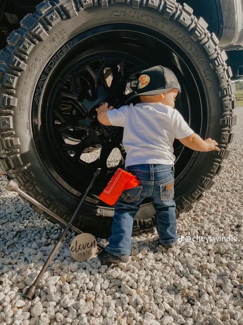 Western Milestone Pictures, Dad And Son Pictures, Western Baby Pictures, Country Baby Pictures, Car Maintenance Log, Western Baby Boy, Country Babies, Baby Boy Cowboy, Country Baby Boy