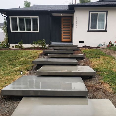 floating steps 👻 Float onto your front door step with these floating steps. Comment below if you prefer these over some traditional steps💡 Floating Front Steps, Outside Steps Ideas, Cement Front Steps, Front Door Step, Floating Steps, Front Yard Walkway, Stone Walkways, Outside Steps, Front Door Steps