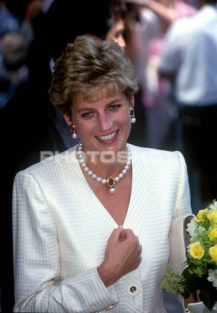 Di Princess Diana Jewelry, Chicken Shed, Princess Diana Wedding, Princess Diana Family, Diana Princess Of Wales, Princes Diana, Diana Fashion, Diana Princess, Lady Diana Spencer