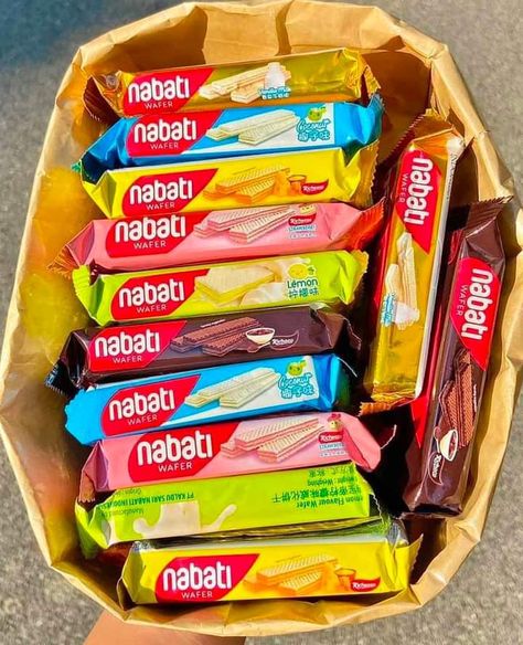 Nabati Wafer, Chinese Candy, Cake Recipes Easy Homemade, Grocery Foods, Cute Snacks, Yummy Comfort Food, Breakfast Bars, Camping Food, Easy Cake Recipes