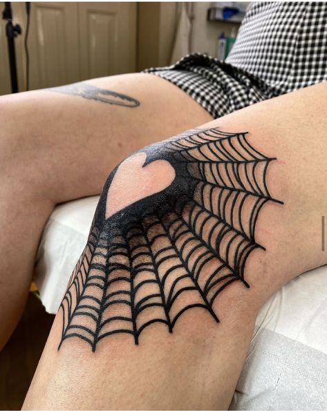 Tattoo Ideas Full Body Women, Tattoos For The Inside Of The Arm, Goth Knee Tattoos, Spider Web Tattoo Knee, Heart Web Tattoo, Spiderweb Heart Tattoo, Spiderweb Knee Tattoo, Knee Ditch Tattoo, Spider Web Knee Tattoo