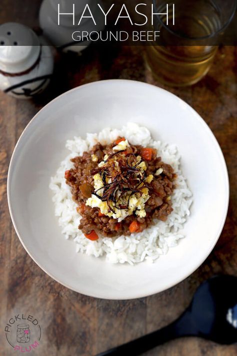 Get this sweet and tangy Japanese Hayashi Ground Beef Curry recipe from Pickled Plum. Step by step photos and printable recipe format. Ground Beef Curry Recipe, Hayashi Rice, Rice Japanese, Authentic Japanese Recipes, Beef Curry Recipe, Minced Beef Recipes, Minced Beef, Easy Japanese Recipes, How To Cook Meatballs