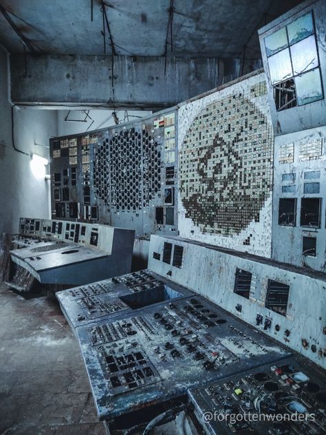 Nuclear Reactor Art, Nuclear Aesthetic, Chernobyl Aesthetic, Chernobyl Now, Pripyat Chernobyl, Chernobyl Reactor, Chernobyl 1986, Nuclear Engineering, Apocalypse Landscape