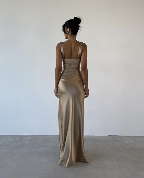 Fitted Gold Silk Dress, Chic Gold Silk Dress, Gold Silk Maxi Evening Dress, Gold Floor-length Art Silk Dress, Gold Silk Floor-length Dress, Brown Prom Dresses, Gold Silk Dress, Prom Dress Inspo, Dress Fancy