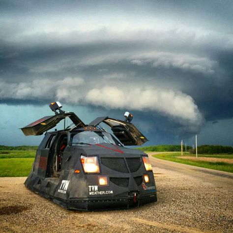 Storm chaser vehicle Tornado Chasers, Beautiful Storm, Tornado Pictures, Storm Watching, Police Truck, Weather Storm, Storm Chasing, Wild Weather, Meteorology