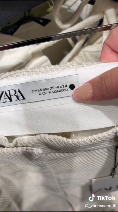 Zara fan shares secret code on clothes which means you’ll get the right size EVERY time Zara Size Symbols, Zara Outfit Codes, Zara Codes, Circle Meaning, Zara Clothing, Clothing Symbols, Clothes Codes, Beauty Rules, Outfit Tips