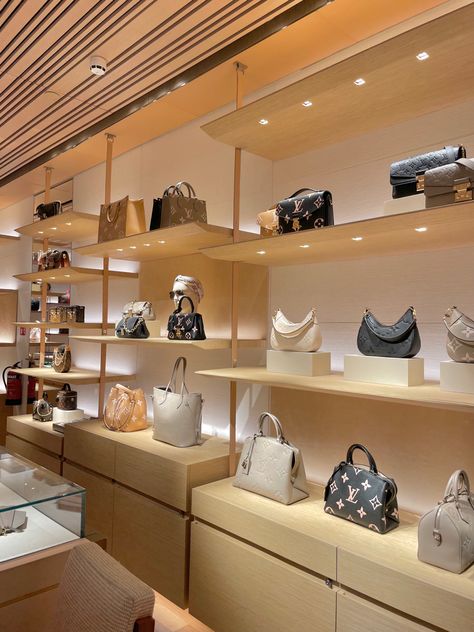 louis vuitton store Nammos Dubai, Shoe Store Design, Store Plan, Store Shelves Design, A Profile Picture, Retail Store Interior Design, Clothing Store Interior, Store Design Boutique, Luxury Closets Design