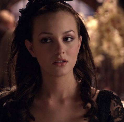 Blair Waldorf Makeup, Blair Waldorf Icon, Blair Gossip Girl, Gossip Girl Season 1, Gossip Girl Blair Waldorf, Estilo Blair Waldorf, Blair And Serena, Gossip Girl Blair, Leighton Meester