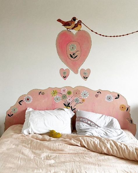 Mock Headboard Ideas, Airy Maximalist Decor, Kirsten Core, Whimsical Apartment, Whimsical Bedroom Ideas, Colorful Minimalism, Interiors Aesthetic, Venus Art, Dream Room