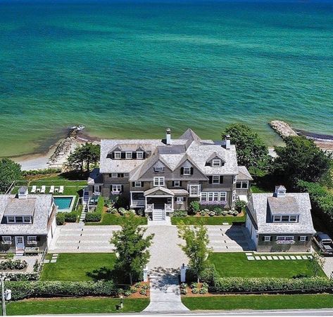 Beach House Mansion, Luxury Home Ideas, Traditional Mansion, Beach Mansion, Summer Beach House, Mansion Exterior, Beach House Exterior, Dream Life House, Dream Beach Houses