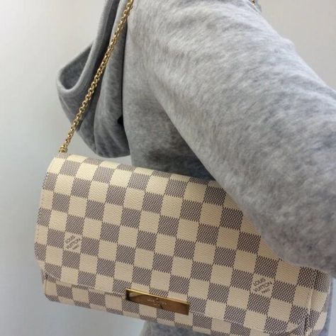 祿‍♀祿祿‍♂Louis Vuitton Favorite MM Damier Azur - Excellent Condition Louis Vuitton Favorite Mm, New Year Is Coming, Favorite Mm, Louis Vuitton Favorite, Louis Vuitton Damier Azur, My Wardrobe, Monogrammed Leather, Lv Bag, Vuitton Handbags