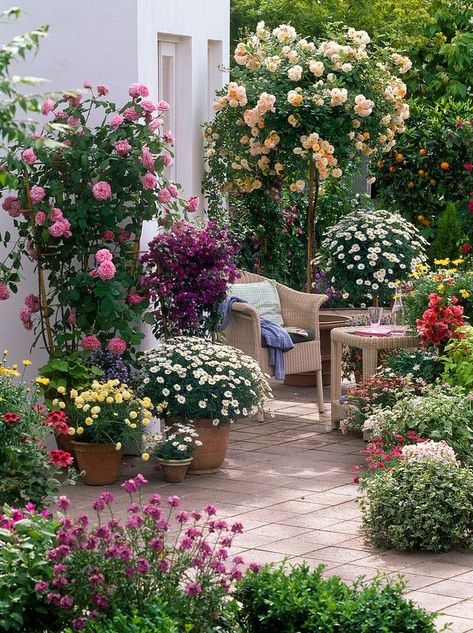 Flower Garden Design Ideas, Sloped Garden, Flower Garden Design, Garden Design Ideas, Beautiful Flowers Garden, Backyard Garden Design, Easy Garden, Garden Layout, Garden Cottage