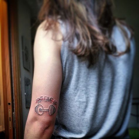 Image Source: Instagram user gordipepitoturbonegro Dumbbell Tattoo Design For Women, Weightlifting Tattoos For Women, Barbell Tattoo Women, Crossfit Tattoo Women, Workout Tattoos For Women, Gym Tattoo Ideas For Women, Fitness Tattoo Ideas For Women, Gym Tattoos Women, Weight Lifting Tattoos