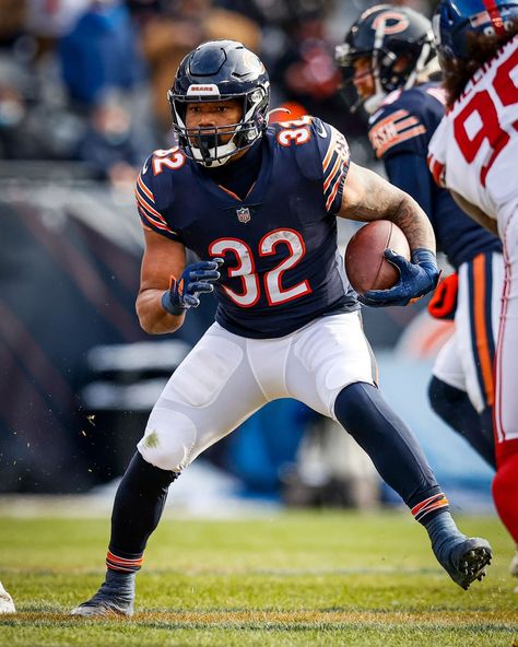 David Montgomery, Chicago Bears Pictures, Bears Pictures, Bears Football, Nfl Chicago Bears, Tough Guy, Running Back, Detroit Lions, Chicago Bears