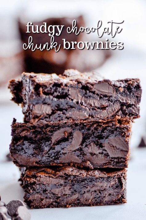 Super thick and fudgy chocolate chunk brownies. Chocolate Chunk Brownies, Make Chocolate Chip Cookies, Chocolate Chip Brownies, Chocolate Chunk, Fudge Brownies, Chocolate Chip Cookie Dough, Sweet Chocolate, Food Cakes, Chocolate Brownies