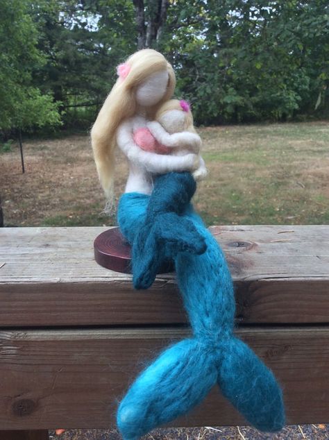 Needle Felted Mermaid Mother and Child by radishwoolworks on Etsy Felted Mermaid, Needle Felting Diy, Felting Ideas, Felt Fairy, Fairy Crafts, Wet Felt, Felt Baby, Mermaid Dolls, Needle Felting Projects