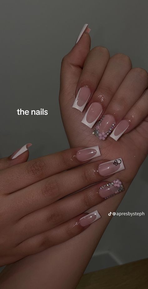 Nails W E Initial, Square Shape Nails Design, White French Tip Nails Ideas, Medium Short Nail Designs, I Initial Nails, Nails For 14y Old, Medium Nails Acrylic Square, Nail Initials Design, Short Latina Nails