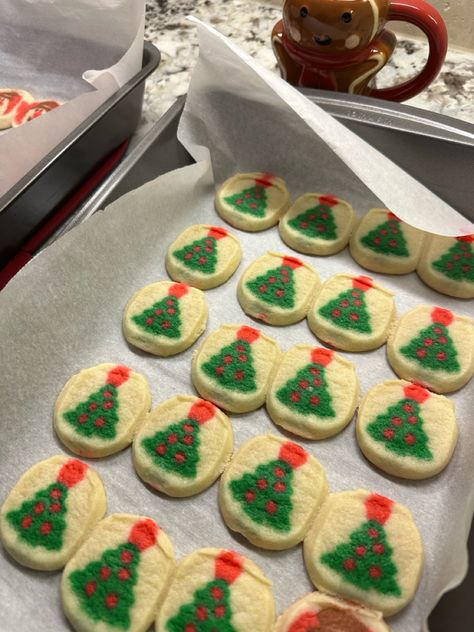 pillsbury winter christmas tree snowman season sugar cookies aesthetic gingerbread Pillsbury Cookies Christmas, Sugar Cookies Aesthetic, Pillsbury Christmas Cookies, Aesthetic Gingerbread, Snowman Sugar Cookies, Christmas Tree Sugar Cookies, Tree Sugar Cookies, Christmas Core, Angelina Core