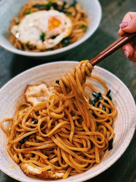 Scallion Oil Noodles (Easy & Vegetarian) - Tiffy Cooks Homemade Asian Sauce, Scallion Oil, Oil Noodles, Tiffy Cooks, Asian Sauces, Vegetarian Oyster Sauce, 20 Minute Dinners, Paste Recipe, Asian Sauce