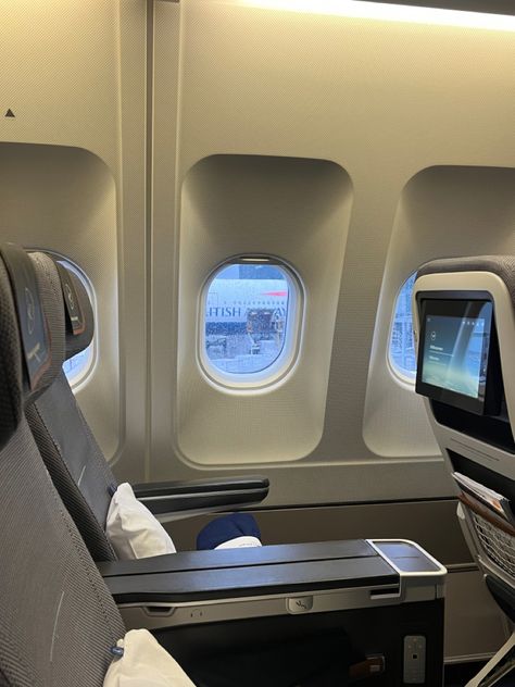 Plane First Class Seat Aesthetic, Plane Pictures Window Seats, Airplane First Class Seats Aesthetic, Airplane Inside Seats, Plane Seats, Economy Seats, Travel Aesthetic Airplane Window, Window Seat, Travel