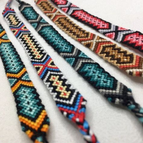 Bracelet Design Ideas, Crochet Bracelet Tutorial, Aztec Bracelet, Chevron Friendship Bracelets, Making Friendship Bracelets, Yarn Bracelets, Embroidery Bracelets, Friendship Bracelets Tutorial, Friendship Bracelets Designs