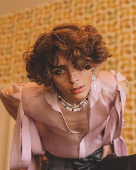 @heir.of.atticus • Instagram photos and videos Feminine Man Outfit, Feminine Men Outfits, Moonlight Kingdom, Feminine Men Aesthetic, Heir Of Atticus, Gender Fluid Fashion, Silly Things, Face Photography, Aesthetic People