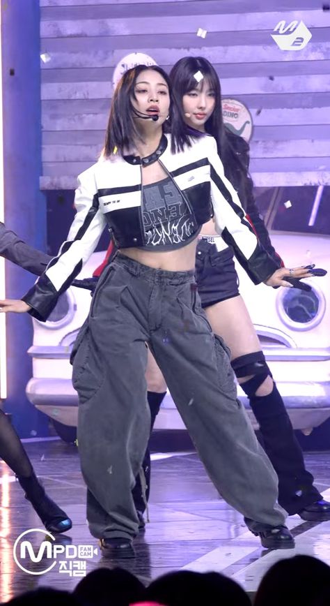 Jihyo Inspired Outfits, Twice Concert Outfit Jihyo, Twice Aesthetic Outfits, Jihyo Outfits Stage, Jihyo Set Me Free Outfit, Kpop Idol Fashion Female Casual, Twice Denim Outfit, Twice Performance Outfits, Jihyo Concert Outfit