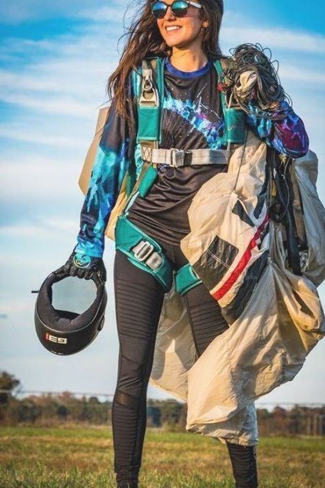 Skydiving Pictures, Skydiving Helmet, Skydiving Gear, Airborne Army, Watercolor Woman, Rock Climbing Gear, Biking Backpack, Base Jumping, Hang Gliding