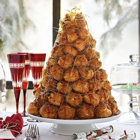 Croquembouche Recipe, Make A Mirror, Edible Centerpieces, Macaron Tower, Spun Sugar, Mirror Glaze, Christmas Food Desserts, Cream Puffs, A Mirror