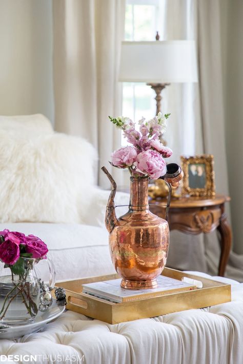 Pink and Copper Living Room | Looking to add a little warm romantic color to your living room? Try using pink and copper to accent your living room decor. ----- #pinklivingroom #frenchcountrydecor #livingroomdecor #livingroomideas #livingroomdecorideas #frenchcountrylivingroom #farmhouselivingroom #pinkandcopperdecor Pink Decor Living Room, Copper Decor Living Room, Copper Living Room, Country Living Room Design, Pink Living Room Decor, Farm House Livingroom, Country Interior Design, French Farmhouse Decor, Copper And Pink