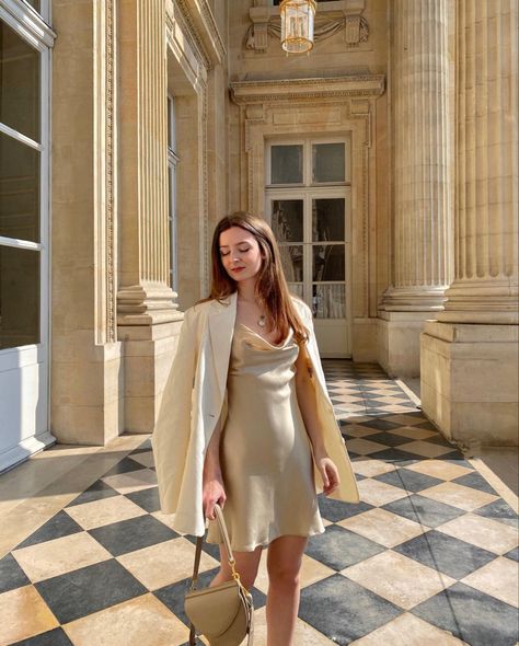 Paris Outfit Ideas Summer Parisian Style, Paris Summer Outfits Parisian Chic, Paris Outfit Ideas Summer, Cream Dress Outfit, Beige Dress Outfit, Beige Satin Dress, Cream Blazer Outfit, Cream Satin Dress, Paris Summer Outfits