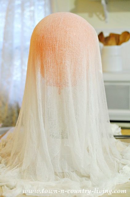 Diy Modge Podge Ghosts, Cheese Clothes Ghost, Mod Podge Ghosts, Gauze Ghosts Diy, Modge Podge Ghost, Cheesecloth Ghosts How To Make, Starch Ghosts, How To Make Hanging Ghosts For Outside, Halloween Ghost Cheese Cloth