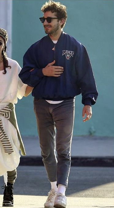 Shia Labeouf Style 2023, Shia Lebouf Fashion, Shia Labeouf Outfits, Nerdy Outfits Men, Shia Labeouf Style, Nerdy Outfits, Mens Outdoor Clothing, Shia Labeouf, Outfits Hombre