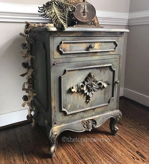 Furniture Painting Tutorial, Vintage Furniture Makeover, Steampunk Furniture, Furniture Remodeling, Drawer Furniture, Bohemian Furniture, Furniture Flip, Chalk Painting, Victorian Furniture