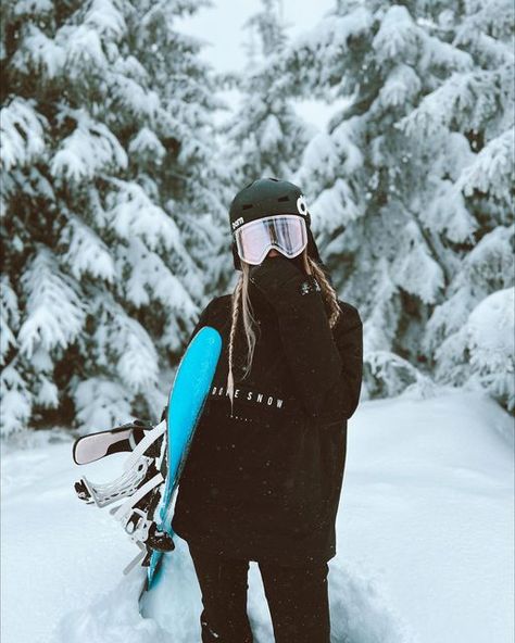 Dope Snowboard, Ski Gear Women, Snowboarding Pics, Snowboard Aesthetic, Dope Snow, Snowboarding Aesthetic, Skiing Aesthetic, Japan Outfits, Cute Hiking Outfit