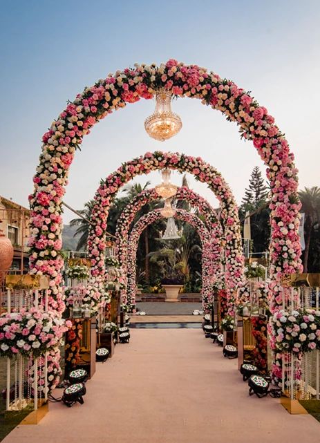 Entry Passage For Wedding, Mandap Entrance Decoration, Marriage Event Decoration, Indian Wedding Outdoor Decor, Reception Passage Decor, Wedding Stage Design Outdoor, Wedding Entrance Decor Walkways, Wedding Passage Decoration, Mandap Designs Outdoor