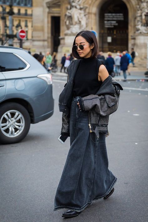 Day 3 | Paris Fashion Week Street Style Spring 2018 | POPSUGAR Fashion Photo 229 Black Denim Skirt Outfit, Street Style Milan, Long Skirt Fashion, Denim Skirt Outfits, Long Skirt Outfits, Long Denim Skirt, Paris Fashion Week Street Style, Popsugar Fashion, Denim Maxi