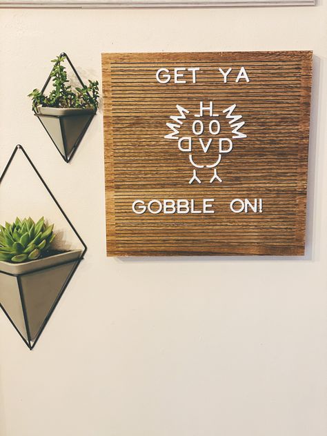 Letter board turkey Letter Board For Kitchen, Seasonal Letter Board Quotes, Friendsgiving Message Board, Fall Sign Board Sayings, Letterboard Thanksgiving Quotes, Fall Letterboard Quotes Funny November, Thanksgiving Memo Board, Letter Board Thanksgiving Quotes, Holiday Felt Board Quotes