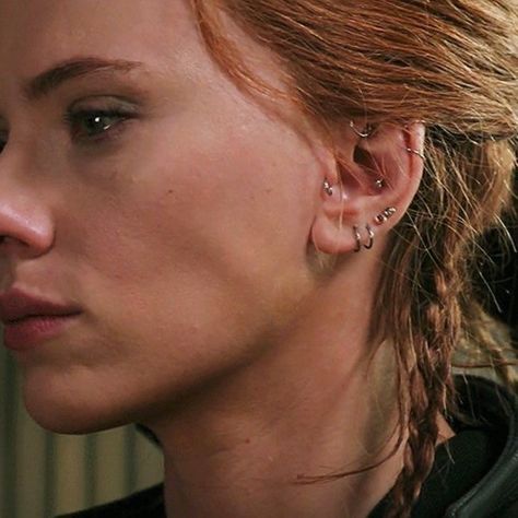 Piercing Styles, Unique Piercing, Natasha Romanoff Black Widow, Наташа Romanoff, Ear Peircings, Piercing Inspo, Forward Helix Piercing, Cool Ear Piercings, Pretty Ear Piercings