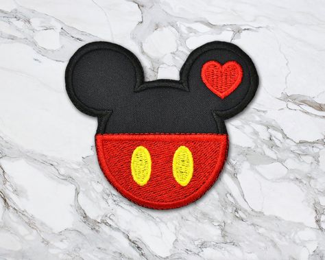 Embroidery Patches Designs, Disney Characters Christmas, Appliqué Embroidery, Cosplay Disney, Mickey Mouse Costume, Couple Halloween Costumes For Adults, Custom Patch, Disney Patches, Disney Embroidery