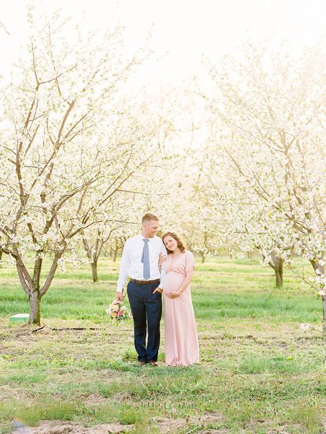 Apple Orchard Maternity Outfit, Orchard Maternity Pictures, Apple Blossom Maternity Photos, Maternity Photos Cherry Blossoms, Apple Blossom Portraits, Romantic Maternity Photos, Peach Tree, Peach Blossom, Wedding Party Ideas