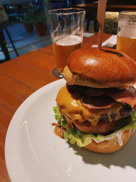 burger | vsco | beer | food Beer And Burger, Beer Food, Beer Recipes, Mile High, Happy Meal, Beer, Photo And Video, Instagram Photo, Ethnic Recipes