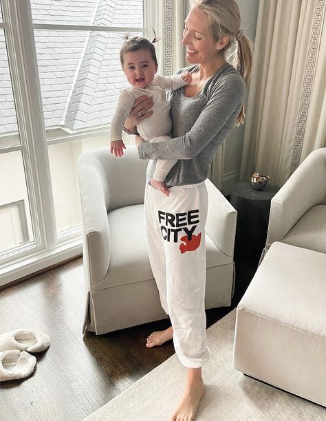 To be honest, most of the time we are in sweatpants! Today is the perfect snow day to share my favorite cozy brands from free city, aviator nation and more Freecity Sweatpants Outfit, Free City Sweatpants Outfit, Free City Sweatpants, Sweatpant Outfits, Dior Kids, Moroccan Slippers, Best Joggers, Family Ski Trip, Kyte Baby