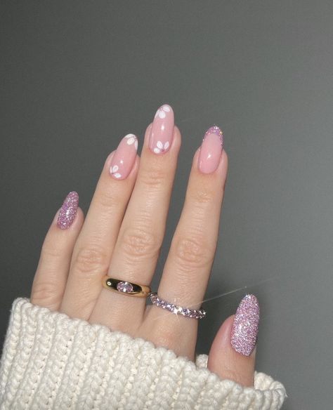 Pink Glitter Flower Nails, Glitter And Flower Nails, Flower Nails With Glitter, White Nails With Pink Glitter, Pink Reflective Glitter Nails, Pink Graduation Nails, Pink Birthday Nails, Reflective Glitter Nails, Egypt Crafts