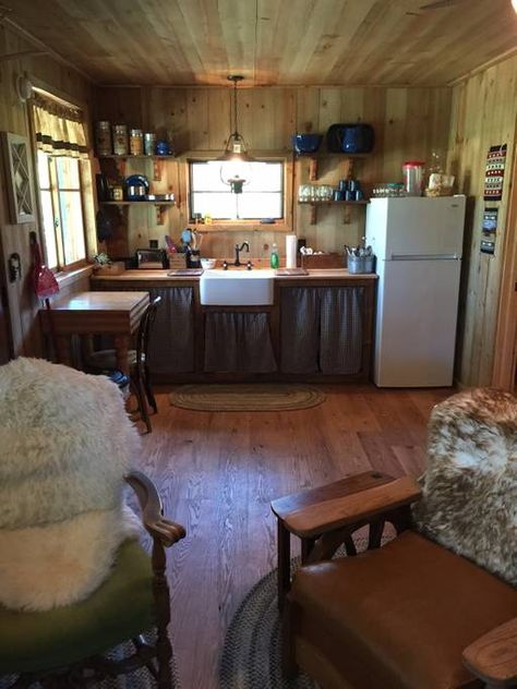 Wood Stove Farmhouse, Small Cabin Interiors Cozy, Dolores Colorado, Tiny Cabin Kitchen, Tiny Cabins Interiors, Cabin In The Forest, One Room Cabin, Barn Party, Log Cabin Interior