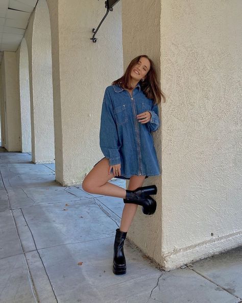 Platform Boots Summer Outfit, Bratz Boots Outfit Aesthetic, Black Platform Boots Outfit Summer, Steve Madden Platform Boots Outfit, Steve Madden Black Boots Outfit, Cobra Boots Outfit, Steve Madden Cobra Boots Outfit, Platform Boots Outfit Summer, Chunky Heel Boots Outfit